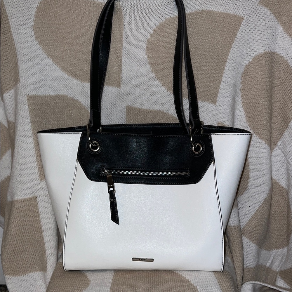 Chaps Ralph Lauren black and white color block shoulder bag.